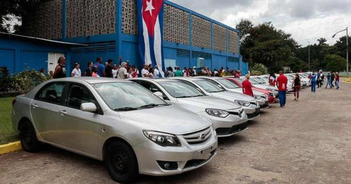 Autos entregados a deportistas cubanos © jit.cu / Calixto N. Llanes