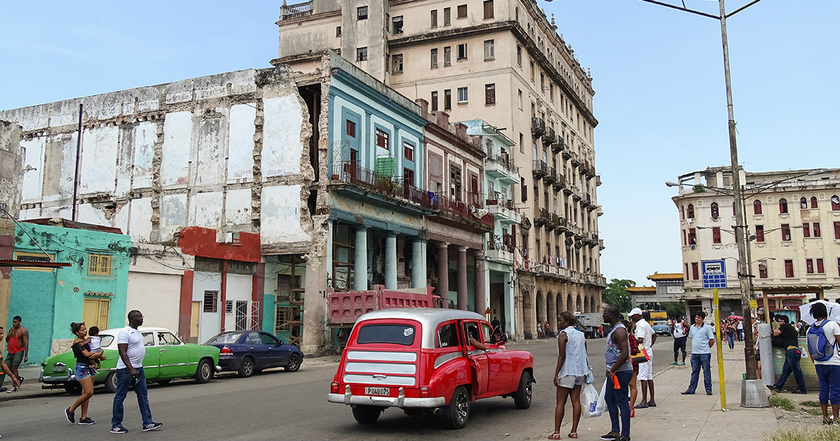 Parada de taxi en La Habana. © CiberCuba.