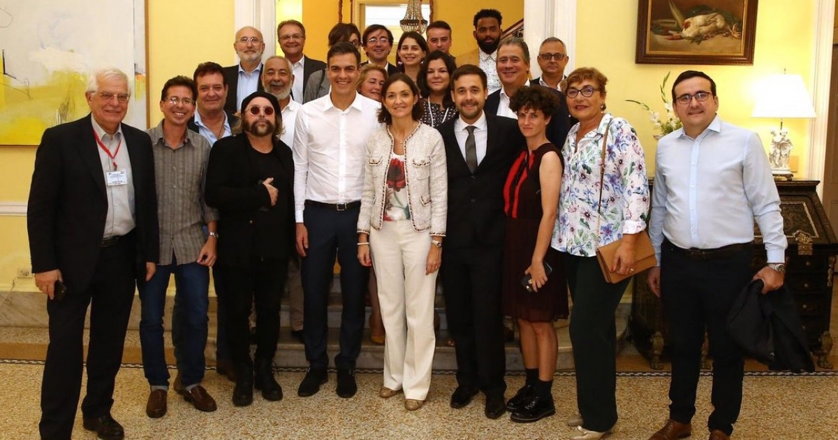Pedro Sánchez junto a miembros de la sociedad civil cubana © Pedro Sánchez/ Twitter