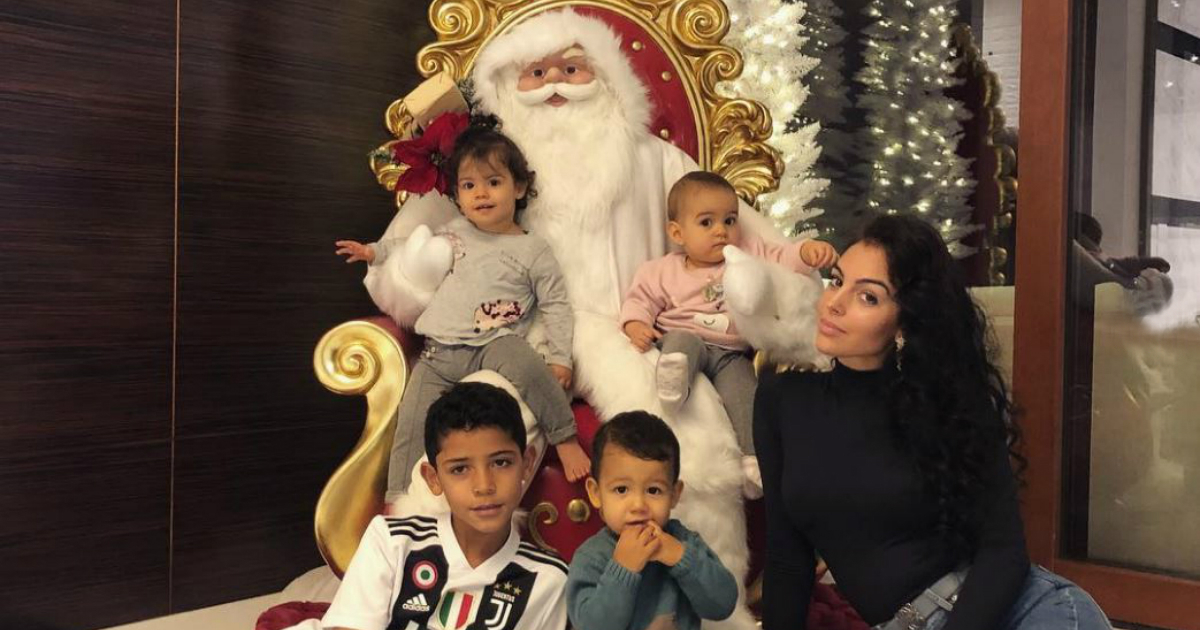 Georgina Rodríguez posa con sus hijos © Instagram / Georgina Rodríguez