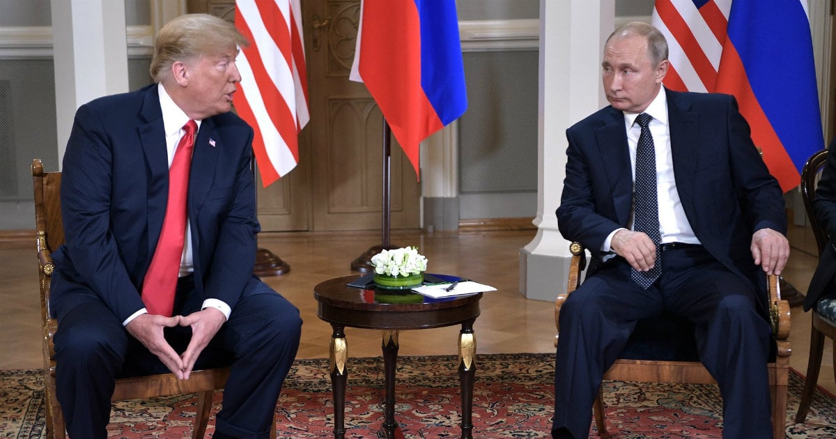 Donald Trump y Vladimir Putin conversan en una imagen de archivo © Wikipedia 