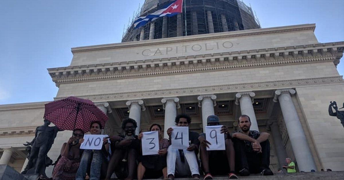 Artistas cubanos se manifiestan contra el Decreto 349. © Amaury Pacheco OmniPoeta/ Facebook