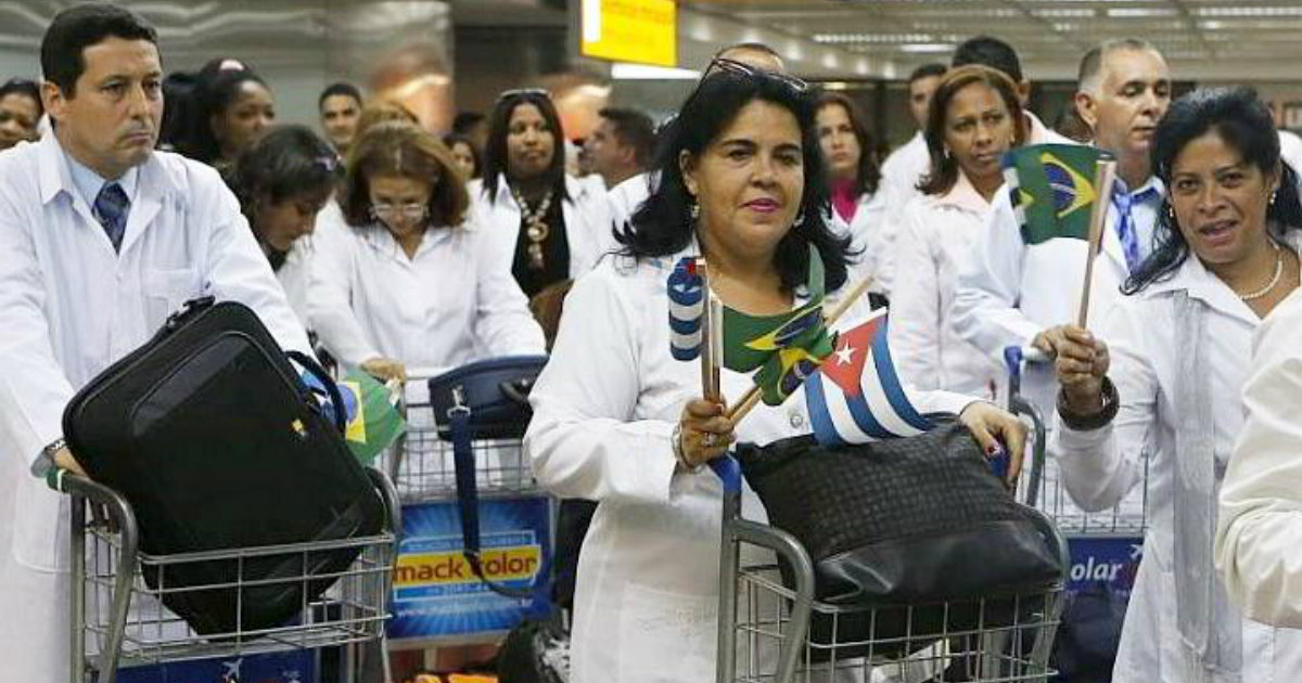 Médicos cubanos a su llegada a Cuba desde Brasil. © Radio Bayamo.