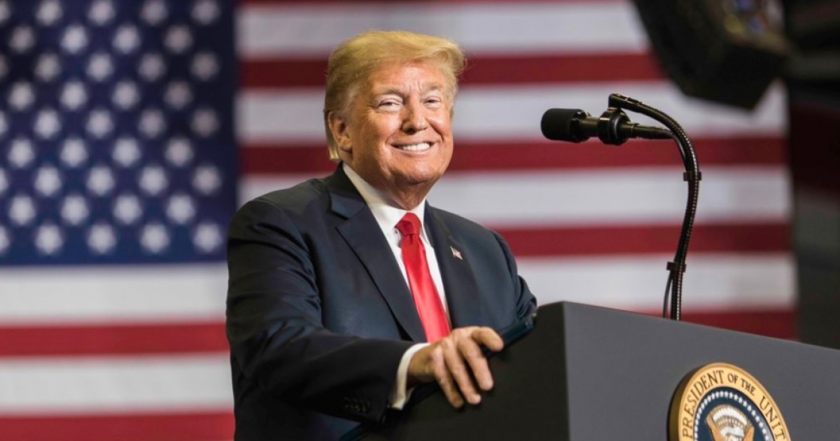 El presidente Trump sonríe durante un acto público © Twitter / Donald Trump