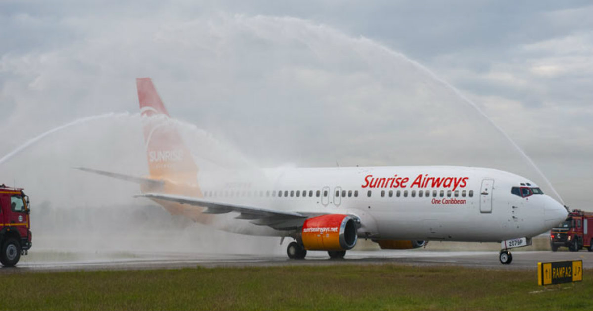 Recibimiento de la aerolínea Sunrise Airways a su arribo al Aeropuerto de La Habana © Prensa Latina/Jorge Pérez