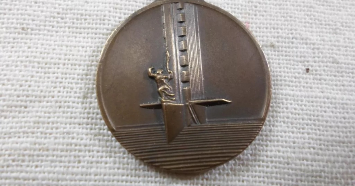 Medalla de la Copa Mundial de Fútbol de 1930 © Mercado Libre