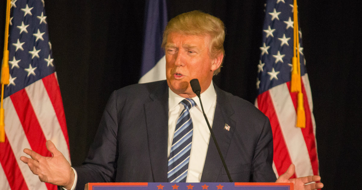 El presidente Trump atiende a la prensa un acto de campaña © Flickr / Gage Skidmore