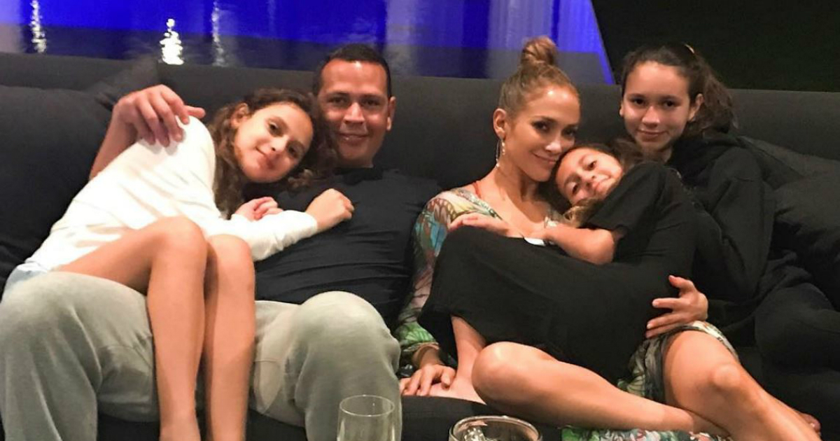 Alex Rodriguez, Jennifer Lopez y las pequeñas Emme, Ella y Natasha © Instagram / Alex Rodriguez