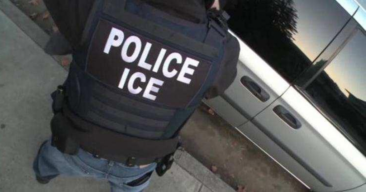 Agente del ICE durante un operativo en una imagen de archivo © U.S. Inmigration and Customs Enforcement