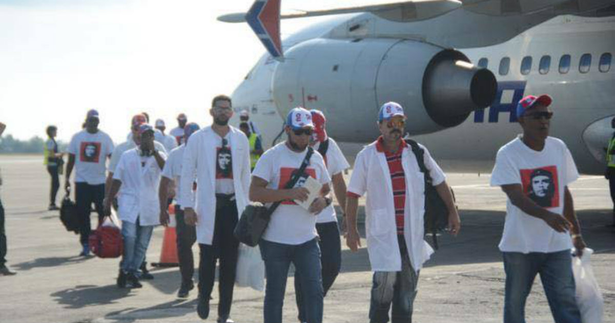 Médicos cubanos arriban a Venezuela © Facebook/Marina Garzon