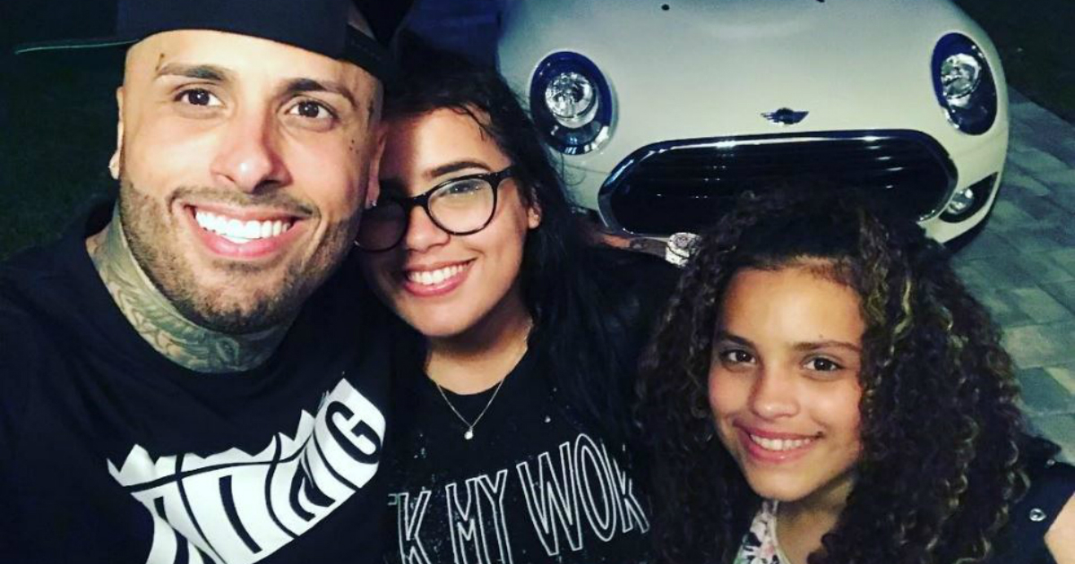 Nicky Jam junto a sus hijas Jarimar y Alyssa © Instagram / Nicky Jam