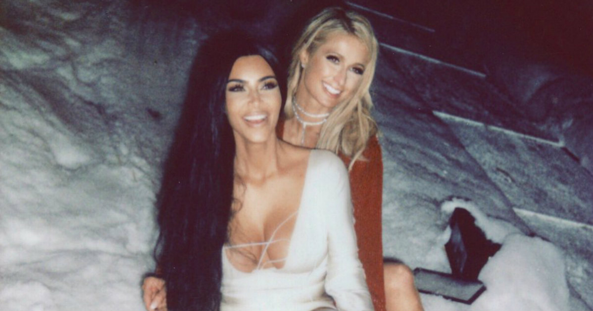 Paris Hilton y Kim Kardashian, juntas en Nochevieja. © Kim Kardashian / Twitter