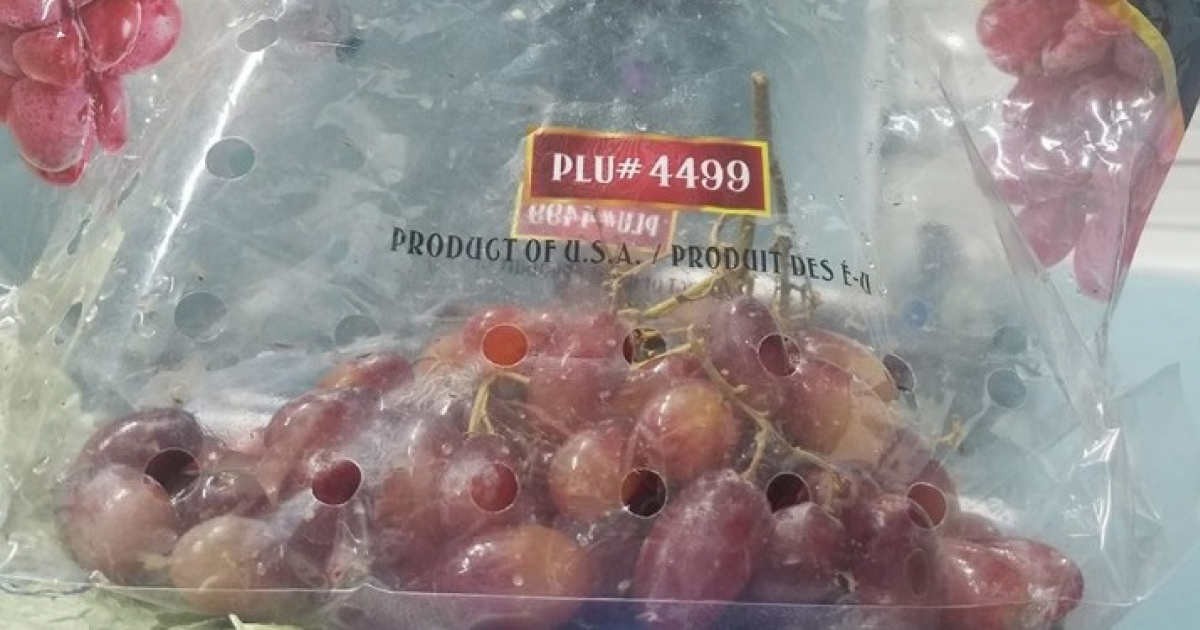 Paquetes de uvas de Estados Unidos a la venta en Cuba © Facebook / José Daniel García Ferrer