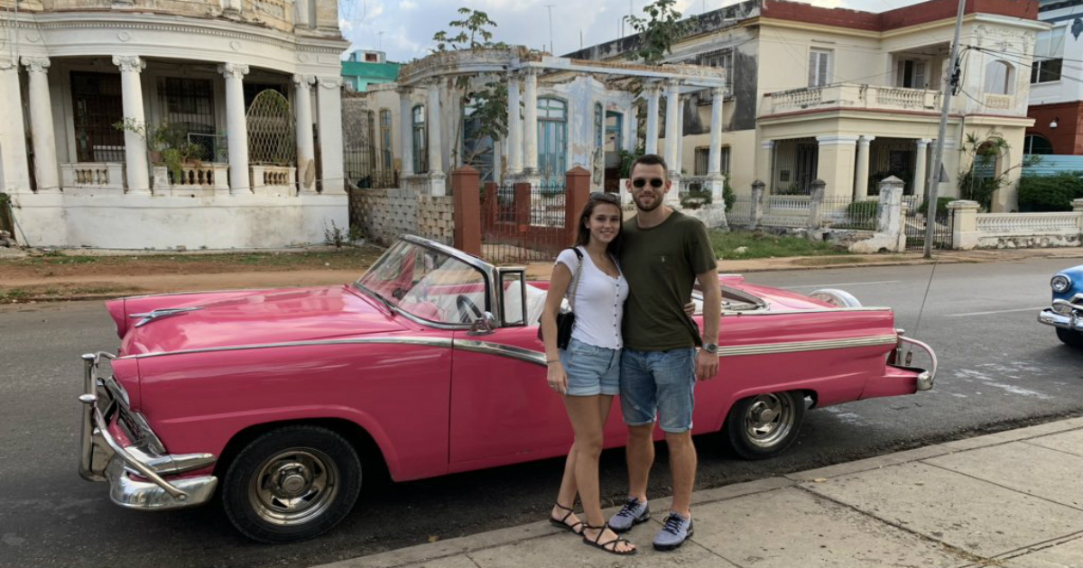 Stefan de Vrij junto a su novia en La Habana. © Twitter / Stefan de Vrij