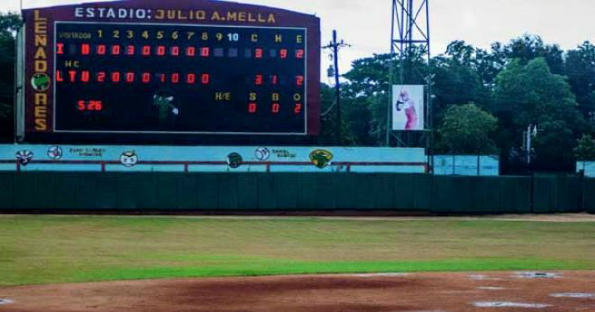 Estadio Julio Antonio Mella en Las Tunas, Cuba. © Facebook / Grupo Las Tunas, Cuba / Juan Manresa