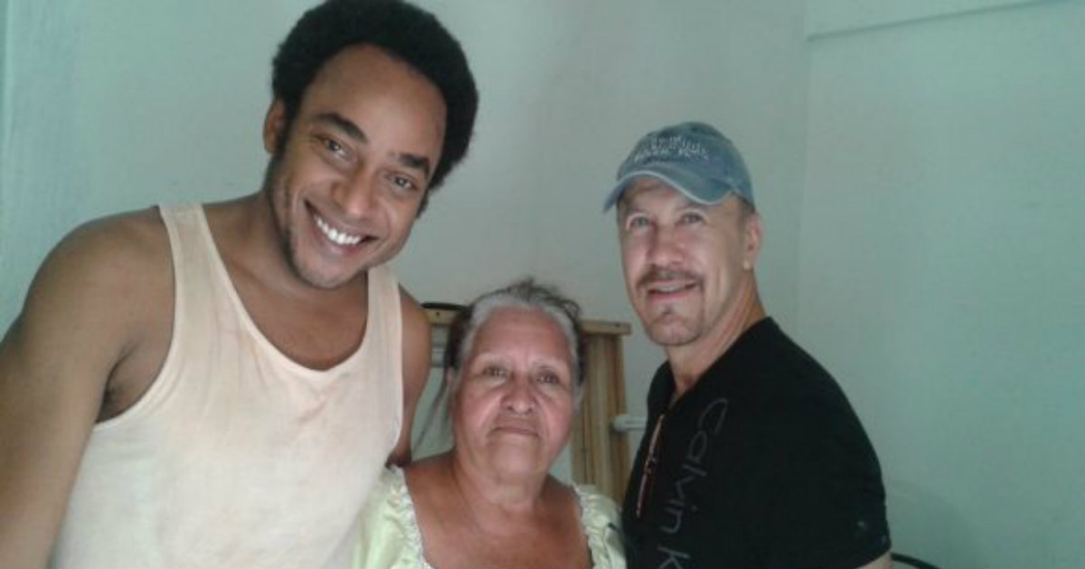 Ana Gloria Bouden, junto a Tomás Cao y Héctor Noas integrantes del reparto del film cubano Sergio y Serguei © IPS