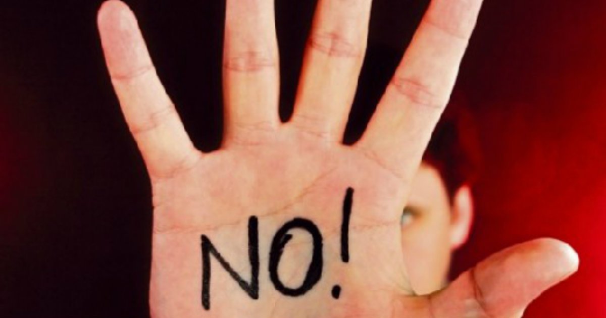 Una persona invita al "No" © Somosmas.org