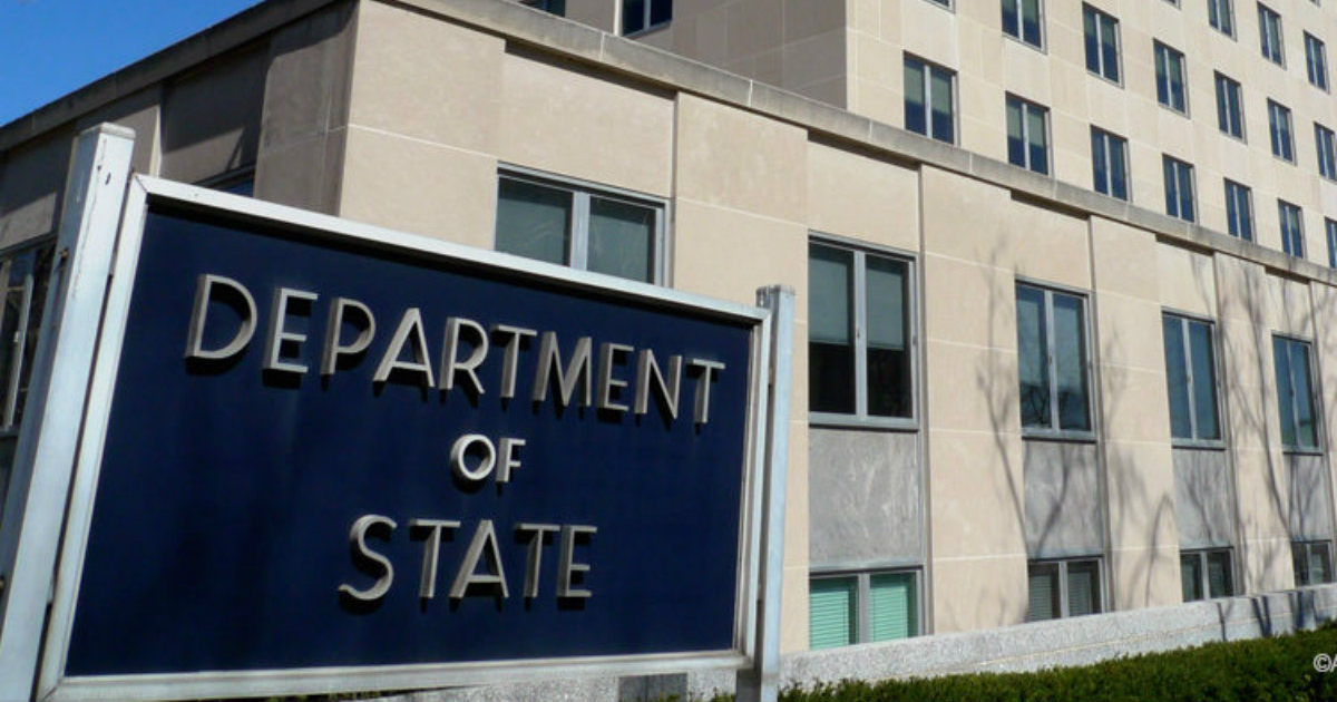 Cartel en la entrada del Departamento de Estado © Wikimedia