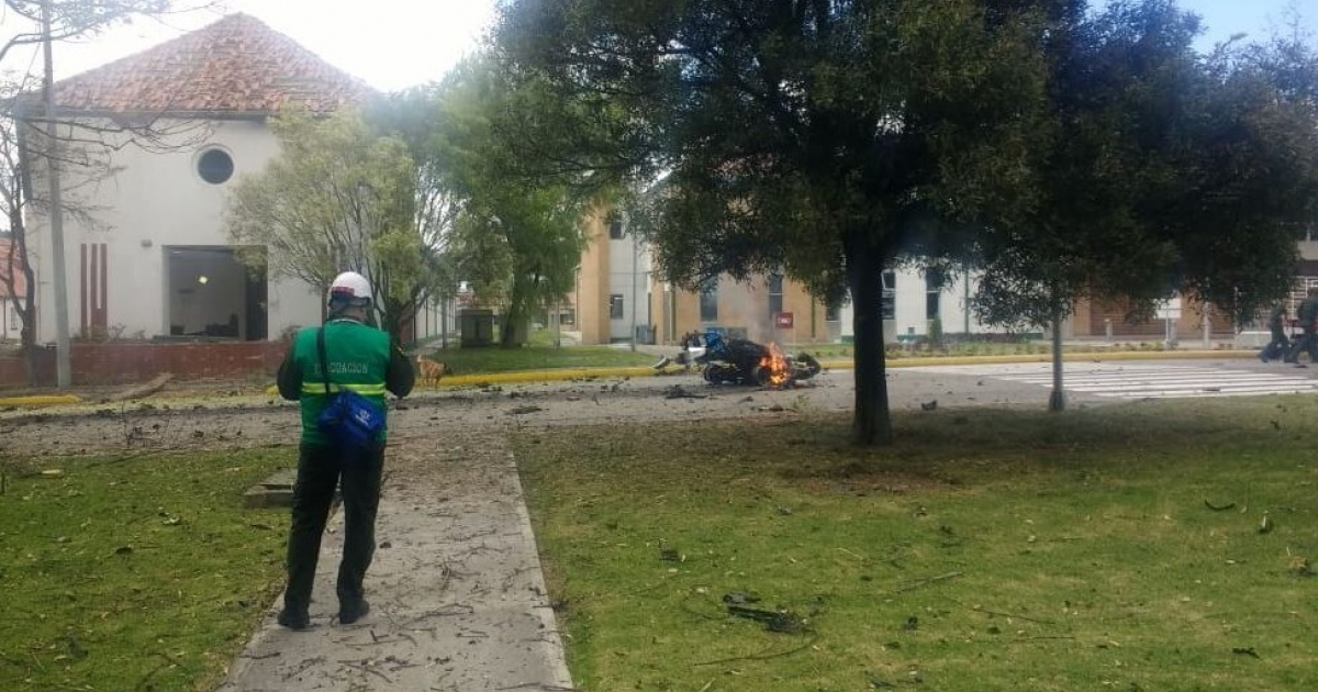 Auto bomba calcinado en Bogotá © Policía Nacional vía LA FM‏ / Twitter