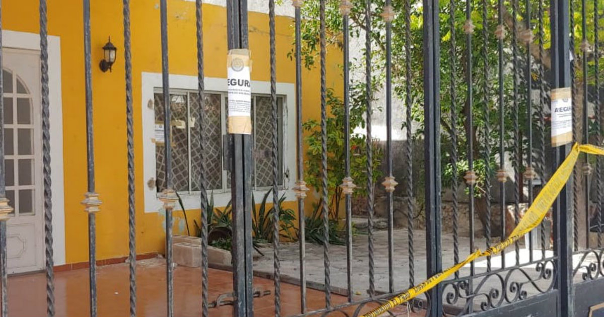 Exterior de la casa en que se encontraban retenidos ocho cubanos en Mérida © Facebook/Reportero Hoy