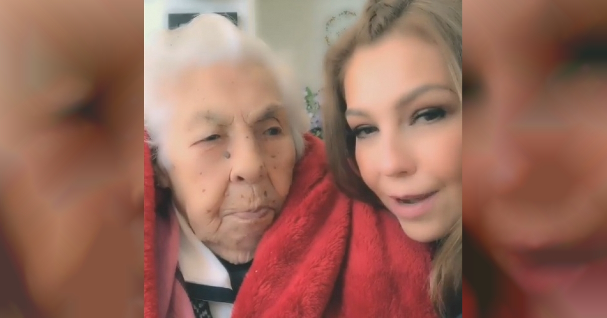 Thalía y su abuela © Thalía/Instagram