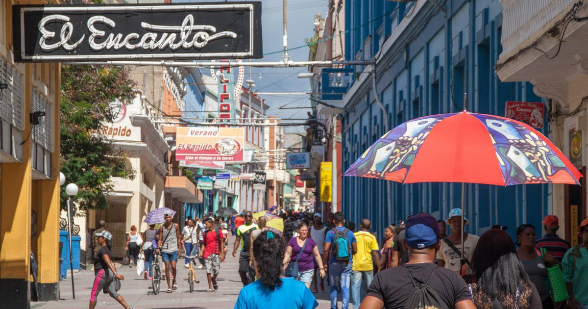 Céntrica calle comercial de La Habana. © CiberCuba