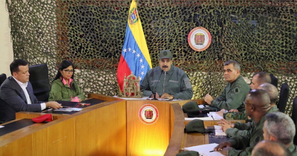 Nicolás Maduro habla con su equipo de gobierno © Twitter / Nicolás Maduro