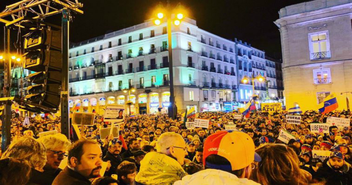 Manifestación contra Nicolás Maduro en la Puerta del Sol, Madrid © Twitter / @FusterMaria 