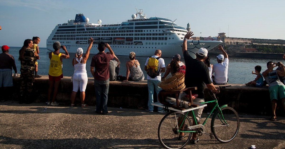 Crucero arribando a Cuba © Cubahora/ Fernando Medina Fernández