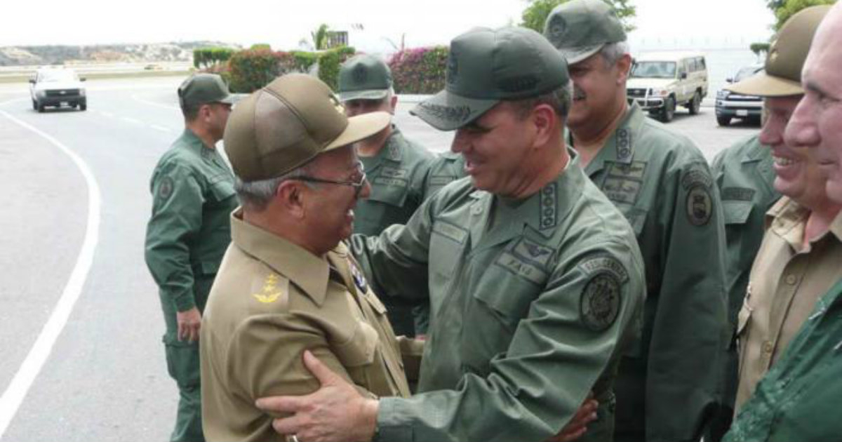 Ministro cubano de las FAR, en Venezuela, en una foto de archivo. © Granma.