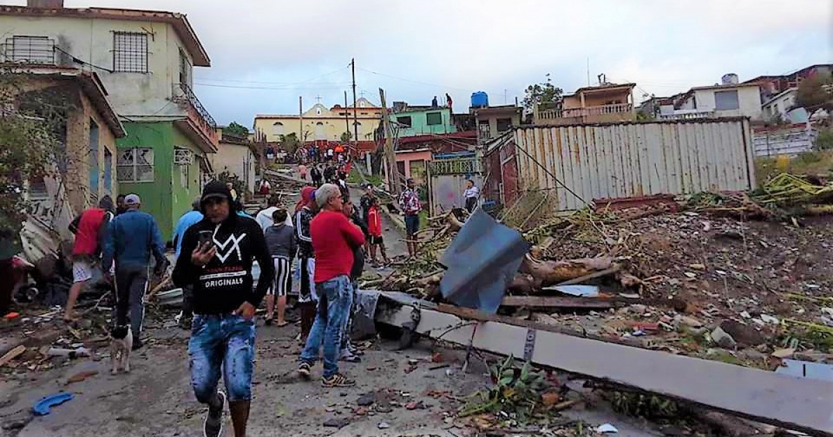 Derrumbes y escombros tras el paso del tornado en La Habana © Cubadebate