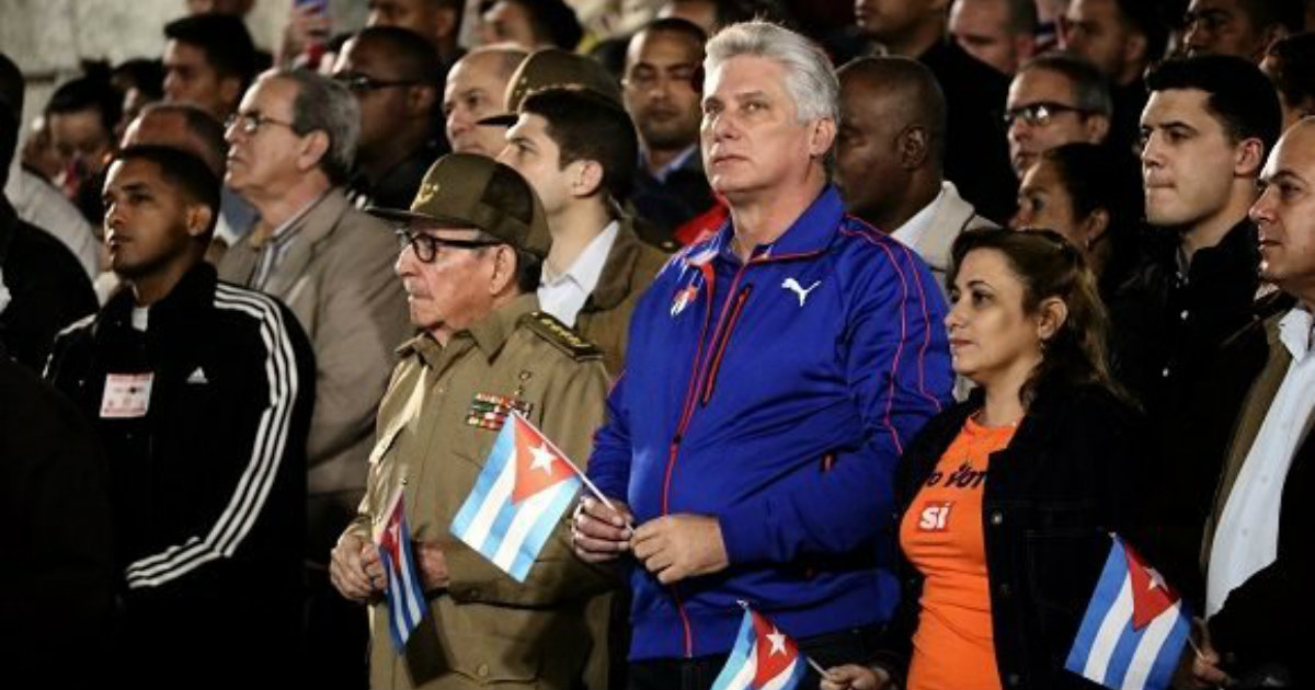 Miguel Díaz-Canel y Raúl Castro en la Marcha de las Antorchas © Cubadebate / Darío Gabriel Sánchez