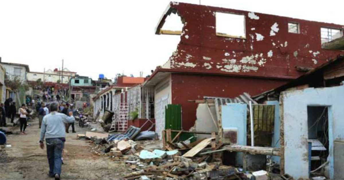Viviendas destrozadas en Regla tras el paso del tornado. © Trabajadores.
