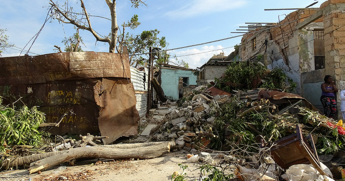 Casas derruidas en La Habana tras el paso del tornado © CiberCuba