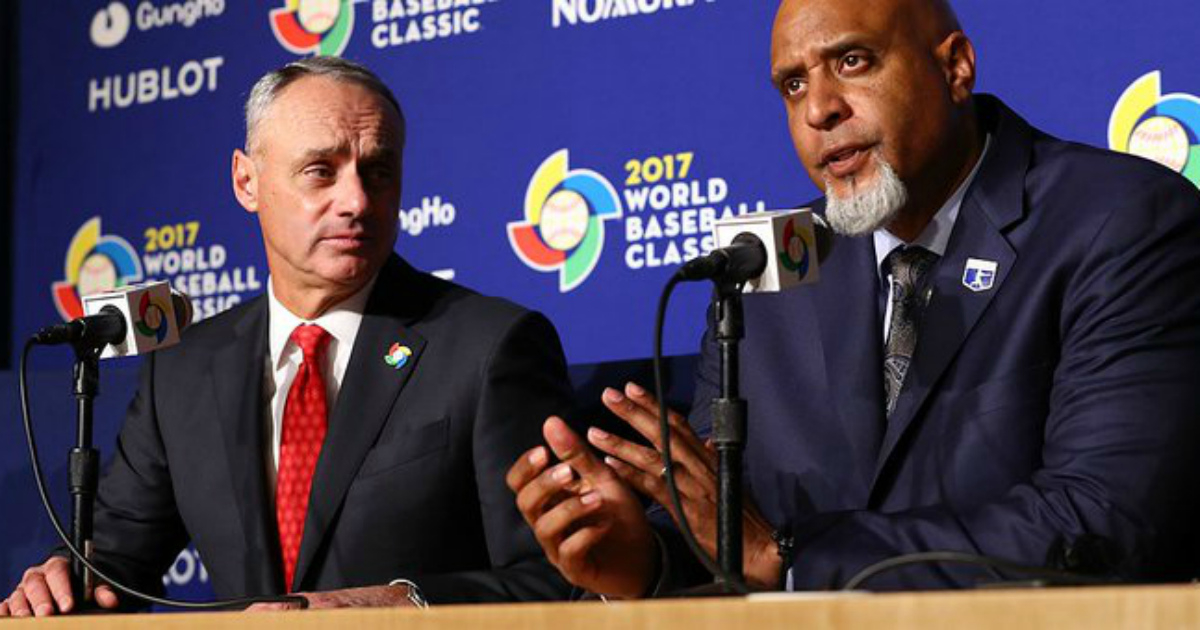 Rob Manfred y Tony Clark © Sport Illustrated/Twitter