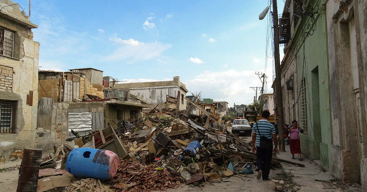 Efectos del tornado en Luyanó. © CiberCuba.