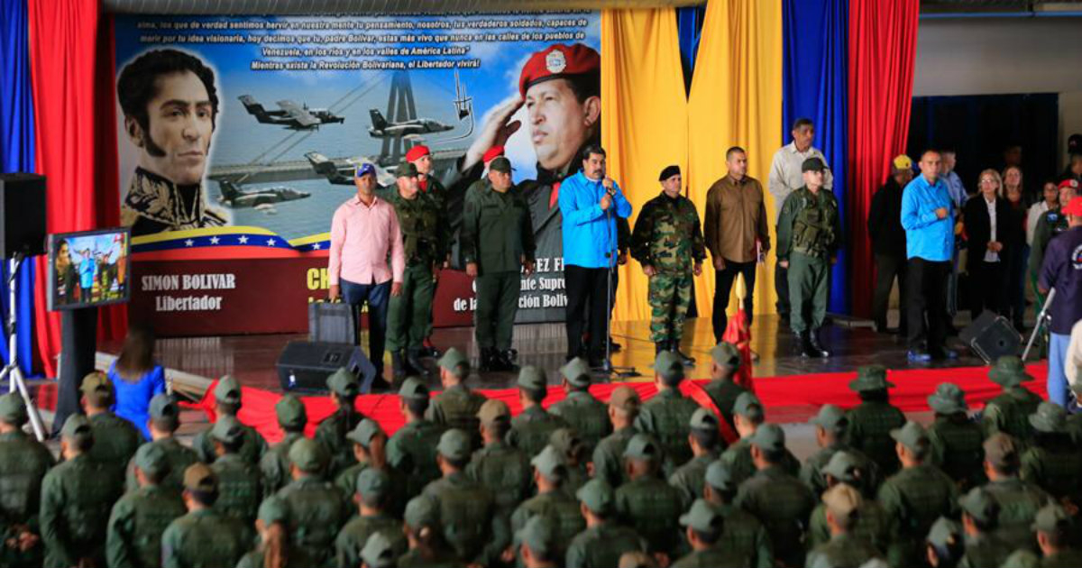 Nicolás Maduro en un acto junto a militares y jóvenes soldados © Twitter/Nicolás Maduro