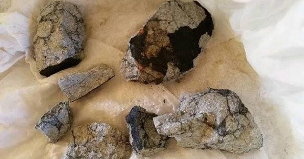 Fragmentos del meteorito © Facebook/ Guerrillero