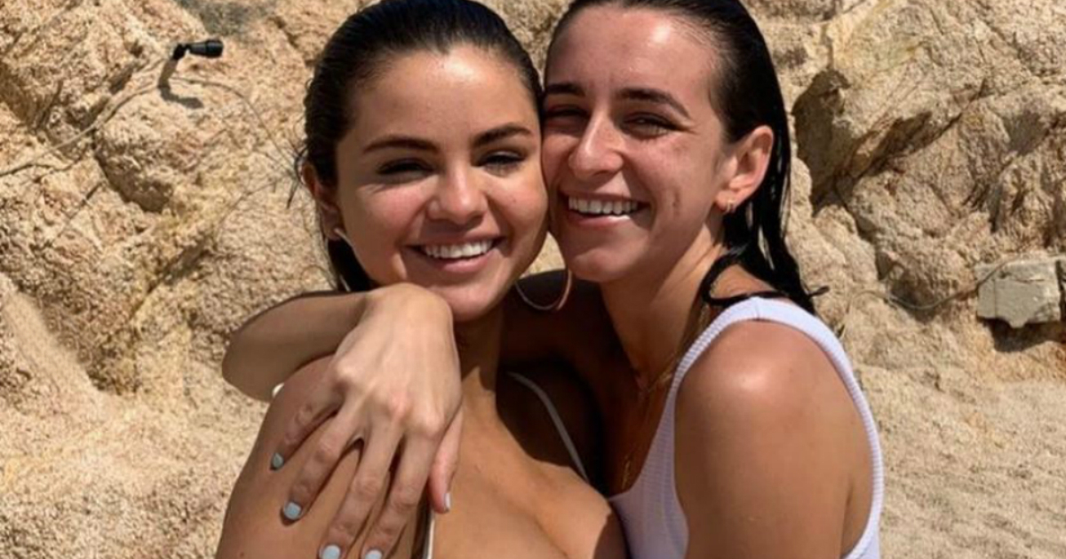 Selena Gomez y una amiga suya en la playa © Instagram / Selena Gomez
