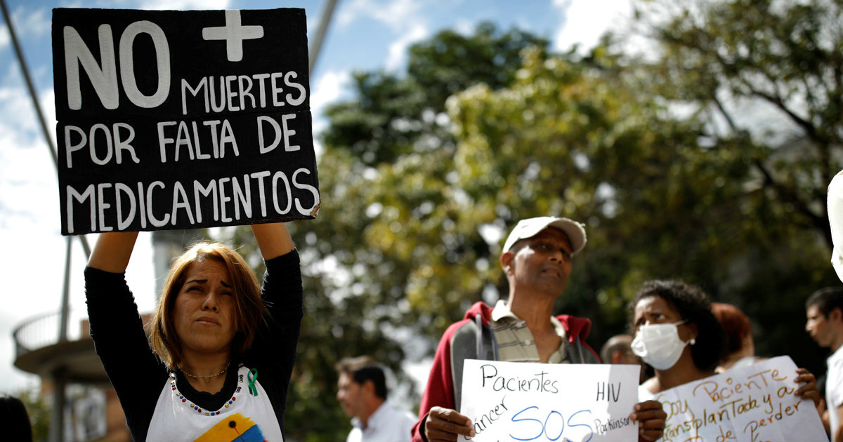 Venezolanos protestan en las calles por la escasez de medicamentos © Reuters / Carlos Garcia Rawlins