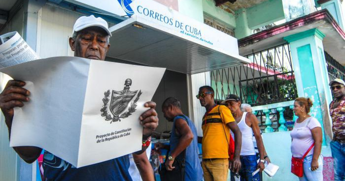 Solo los cubanos que el gobierno ha decidido podrán votar en el referendo constitucional © Cadena Agramonte