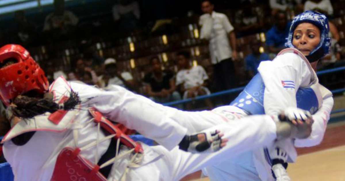 Glenhis Hernández (de azul) © Taekwondo/Granma