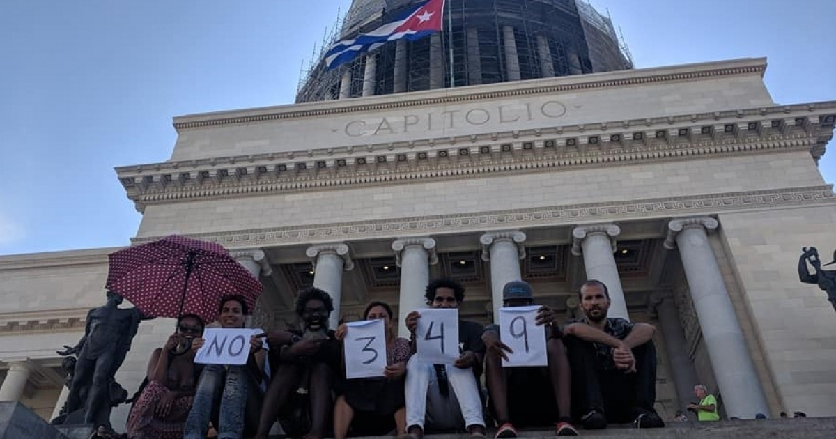 Artistas cubanos se manifiestan contra el Decreto 349 © Facebook / Amaury Pacheco 