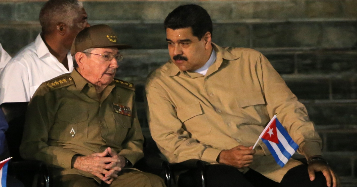 Raúl Castro y Nicolás Maduro. © REUTERS / Carlos Barria