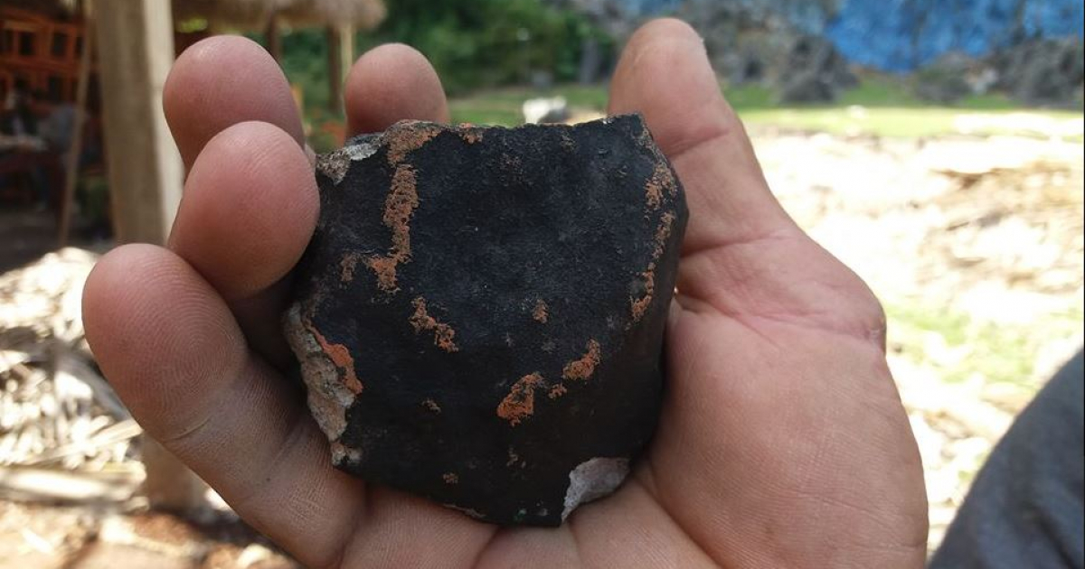 Fragmento del meteorito © Leticia Martínez / Twitter