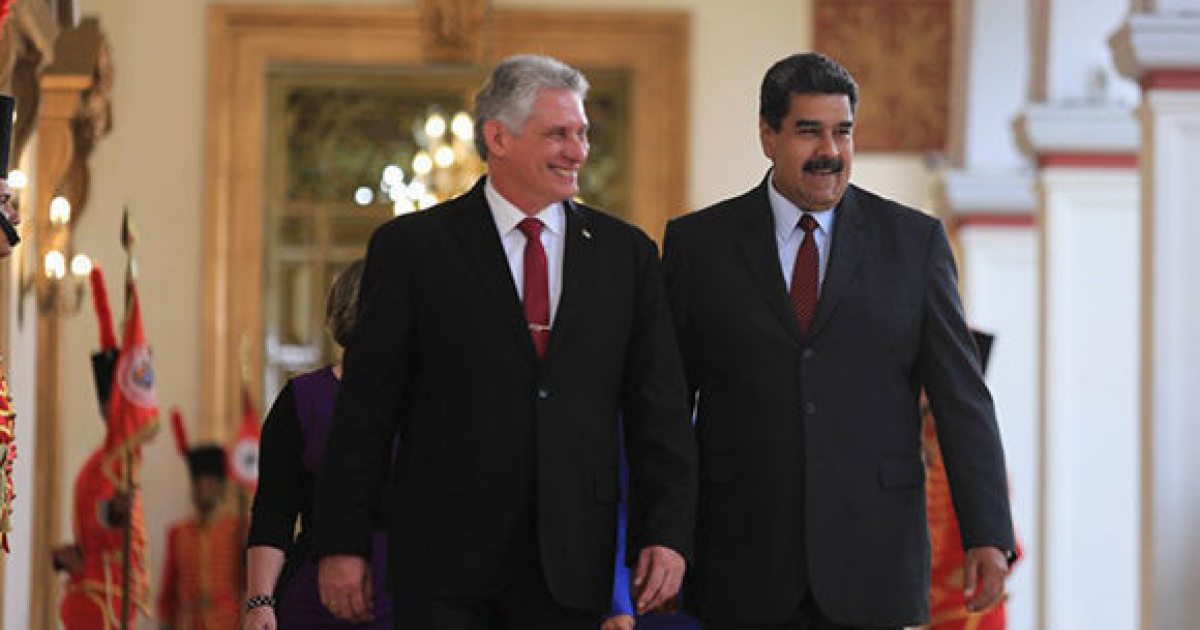 Díaz-Canel y Maduro sonríen en una imagen de archivo © Twitter / @PresidencialVen