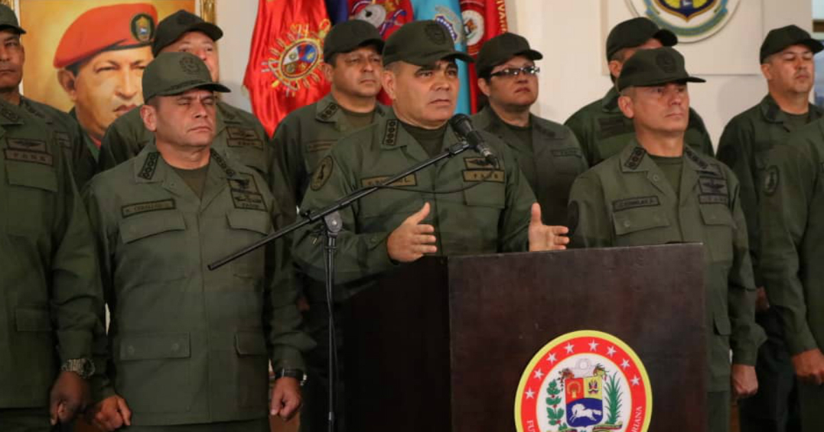 Ministro de Defensa, Vladimir Padrino, en compañía de la cúpula militar © Twitter / Vicepresidencia de Venezuela 
