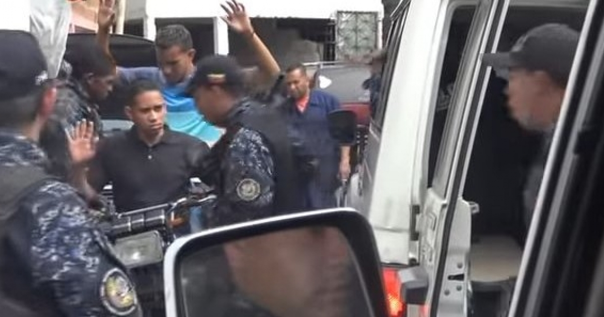 Fuerzas de Seguridad de Venezuela realizan arrestos en zonas pobres © Captura de video en Youtube