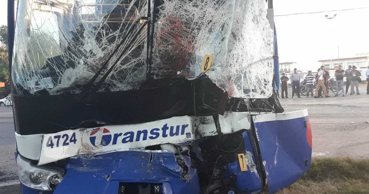 Autobús de Transtur siniestrado en uno de los accidentes del 2018 © La Demajagua