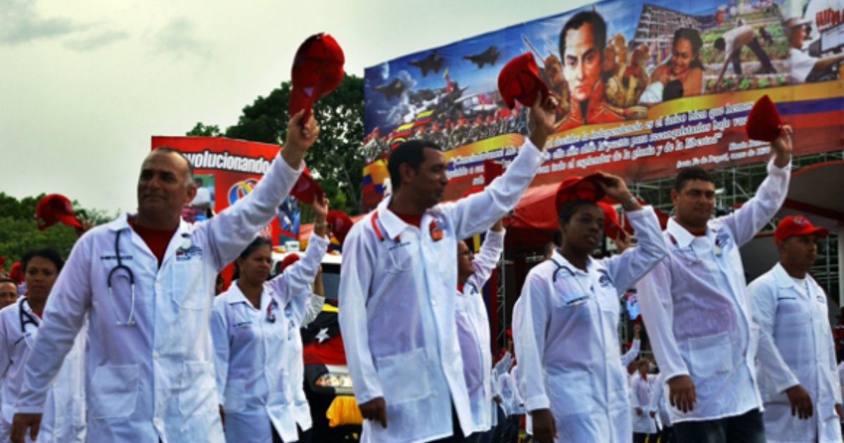Médicos cubanos en Venezuela, en una imagen de archivo. © CiberCuba.